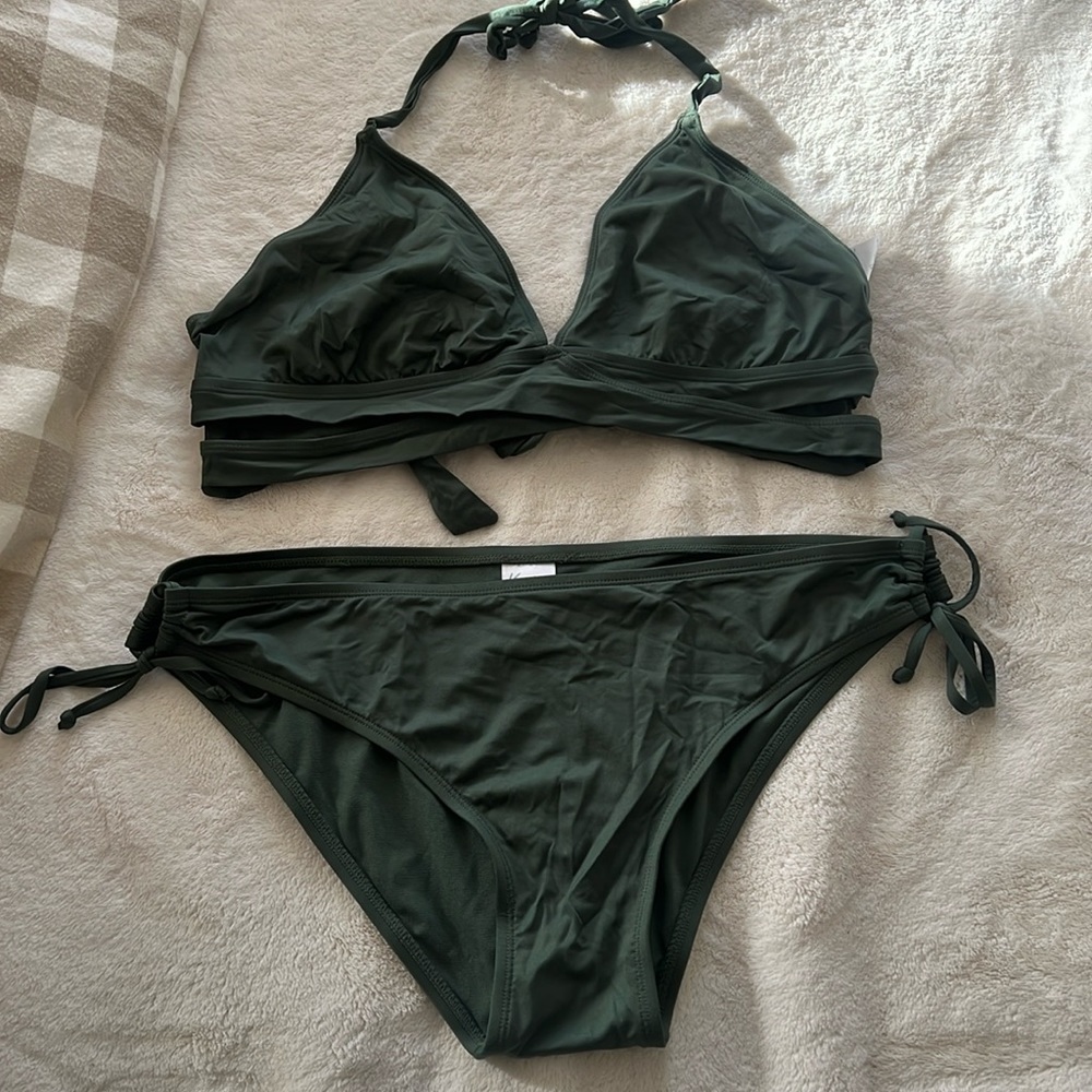 Kona Sol bikini. In deep green XL like new